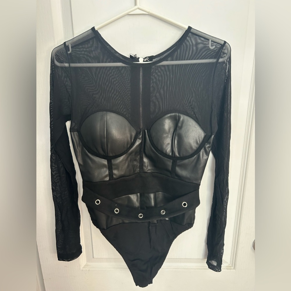 Manière de voir body faux leather